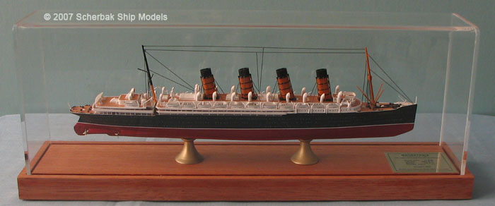 Mauretania ocean liner  ship model 1:900 scale