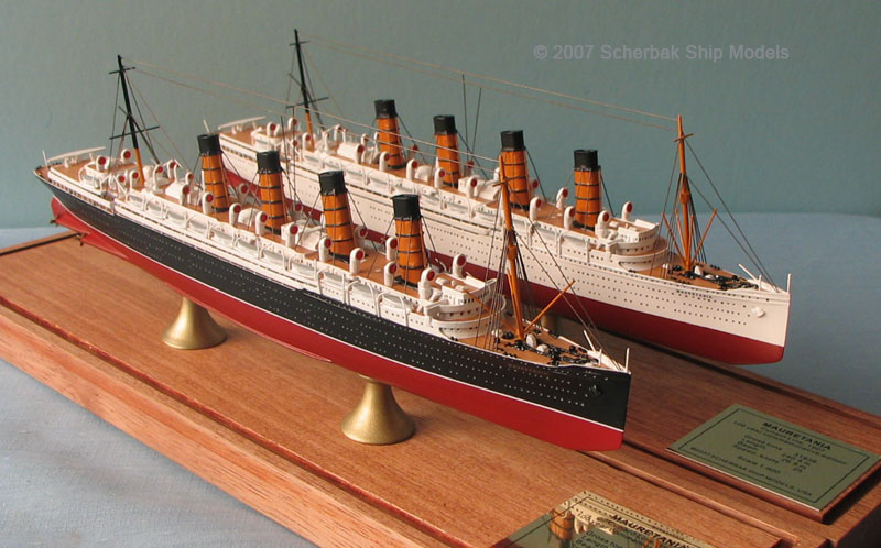 Mauretania models with black hull and white hull