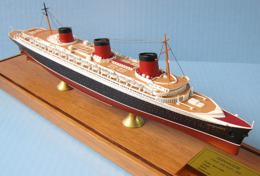 Normandie ocean liner model 1:900 scale