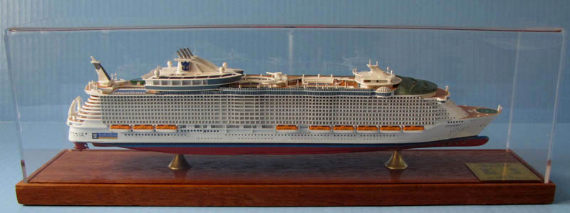 Oasis of the Seas 1:900 scale cruise ship model