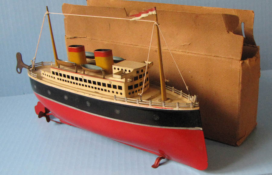 Arnold 13in tin boat ocean liner .jpg