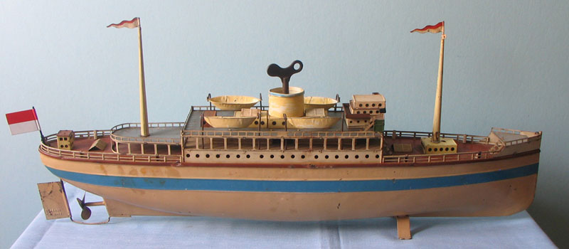Fleischmann ocean liner  tin boat , 20 inches