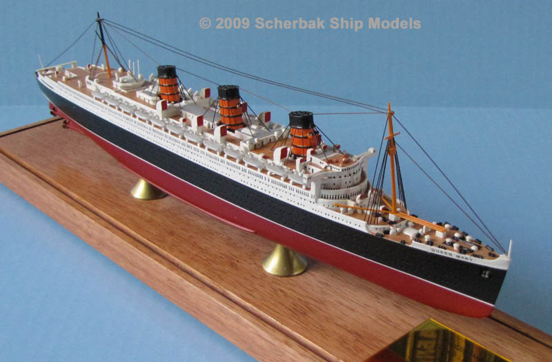 Queen Mary classic Cunar ocean liner model 1:900